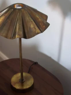 Aira bordslampa, Bränd mässing, 46 cm