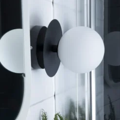 Art Deco 24 vägglampa IP44, rök/borstad mässing