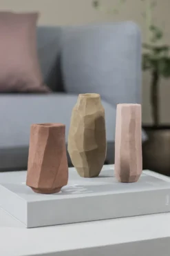 Art Piece Nuki vas C, Clay