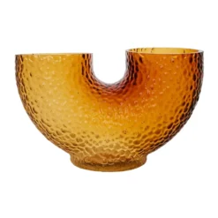 Arura vas låg, Amber