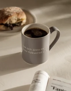 Astrid Lindgren mugg, ge barnen kärlek, svensk text