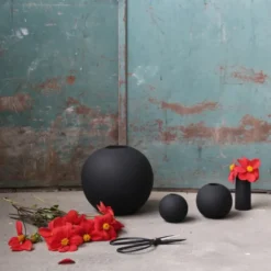 Ball vas black, 8 cm