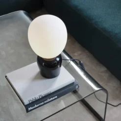 Buddy bordslampa opalglas, Blank svart