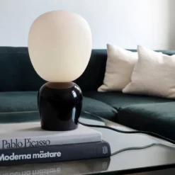 Buddy bordslampa opalglas, Blank svart