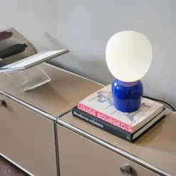 Buddy bordslampa opalglas, Ultramarinblå