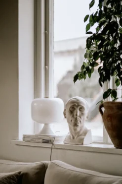 Bullen 25 bordslampa, Vit