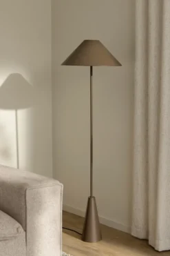 Cannes golvlampa 140 cm, Mocha
