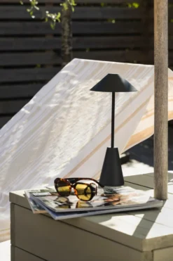 Cannes 32 portabel bordslampa, Svart