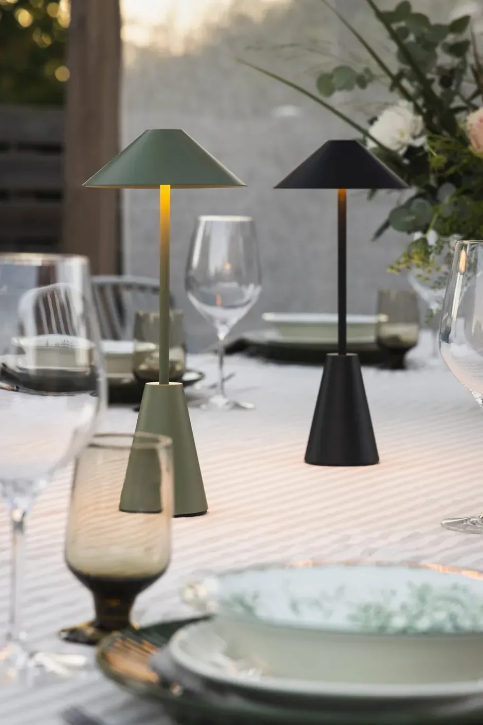 Cannes 32 portabel bordslampa, Svart