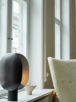 Clam bordslampa 43,5 cm, Burned black