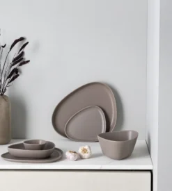 Curve Stoneware serveringsfat 30x35 cm, Warm Grey
