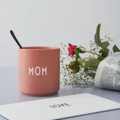 Design Letters favoritkopp 25 cl, Mom/Love-nude