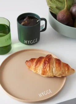 Design Letters favoritkopp med handtag 25 cl, Hygge-dark green
