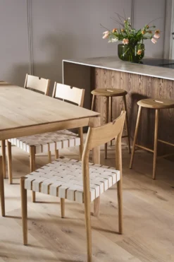 Ekeryd matstol, Webbing-laquered oak