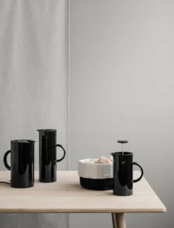 EM77 Stelton termos 1 l, svart blank