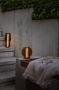 Eva Solo Radiant LED laddningsbar lampa rund, Smoked oak