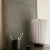 Filippa tabe bordslampa Ø20 cm, Vit-Svart