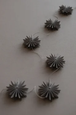 Garland girlang flinga, Mole