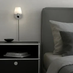 Gil vägglampa, Krom-opal glas