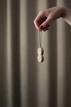 Hanging bun dekorationshänge, Beige