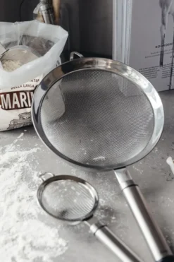 Heirol Steely tesil, Rostfritt stål