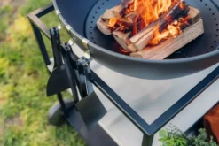 Höfats grillskrapa, Svart