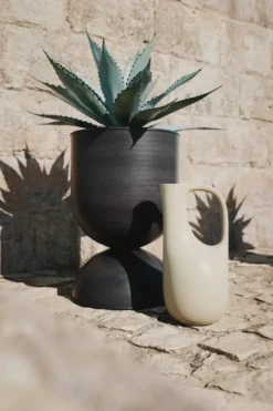 Hourglass kruka medium Ø40 cm, Svart-mörkgrå