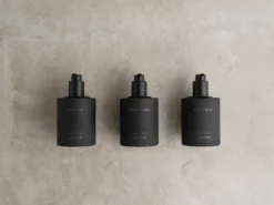 Kirei glasflaskor inkl vägghållare 3-pack, Smoke, monteras med skruv