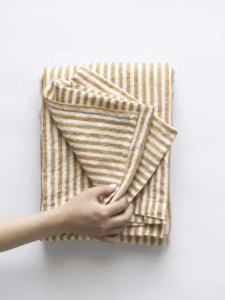 Leon bordsduk 145x270 cm, Spice