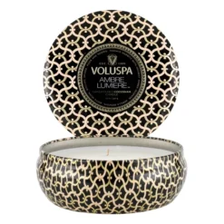 Maison Noir 3-wick Tin doftljus 40 timmar, Ambre Lumiere