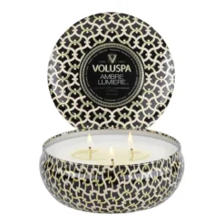 Maison Noir 3-wick Tin doftljus 40 timmar, Ambre Lumiere