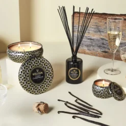 Maison Noir 3-wick Tin doftljus 40 timmar, Crisp Champagne
