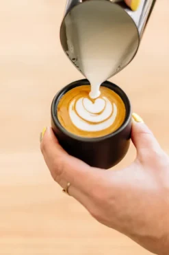 Monty Milk Arts cappuccinomugg 19,2 cl, Matte black