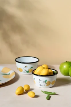 Mumin emaljskål 30 cl, Joyfull Apples-gul