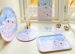 Mumin glasunderlägg vinter 2022 9x9 cm 4-pack, Blå-vit-rosa