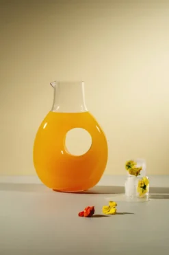 O karaff 1,4 L, Klar