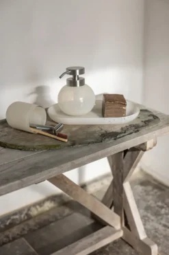 Opal tvålpump, Linen