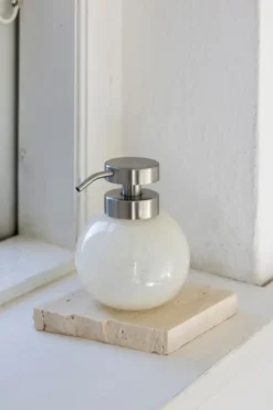 Opal tvålpump, Linen