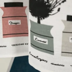 Persons kryddskåp kökshandduk, grå