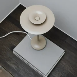 Picasso bordslampa 34,8 cm, Nougat