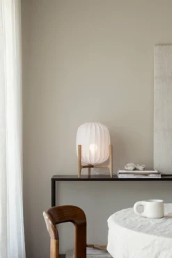 Prisma bordslampa, Oak-white