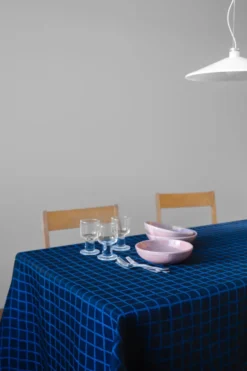 Rutig jacquardvävd bordsduk 147x147 cm, Blue-black