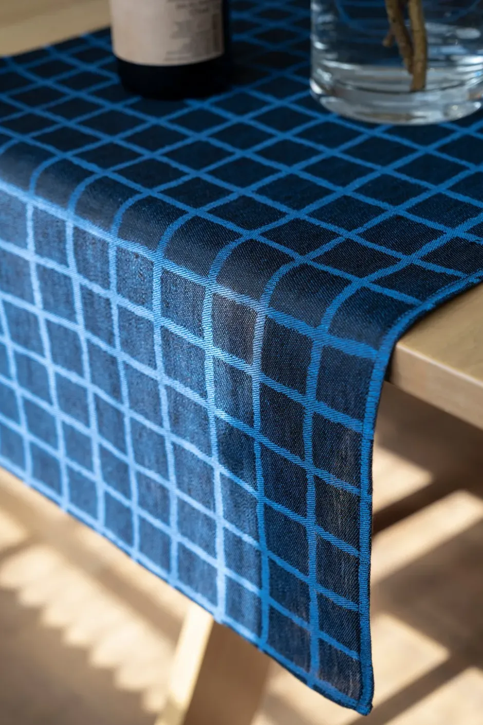 Rutig jacquardvävd bordslöpare 45x150 cm, Blue-black