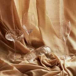Sandvig champagneglas, Klar