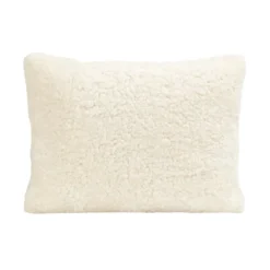Shepherd Lina fårskinnskudde 40 x 30 cm, creme