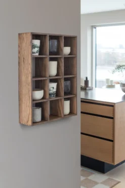 Showcase vägghylla 40x53 cm, Dark oiled oak
