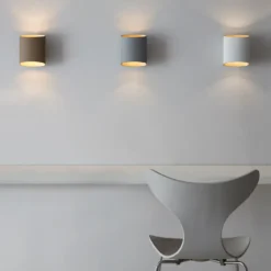 Sinne vägglampa, Betong-mässing