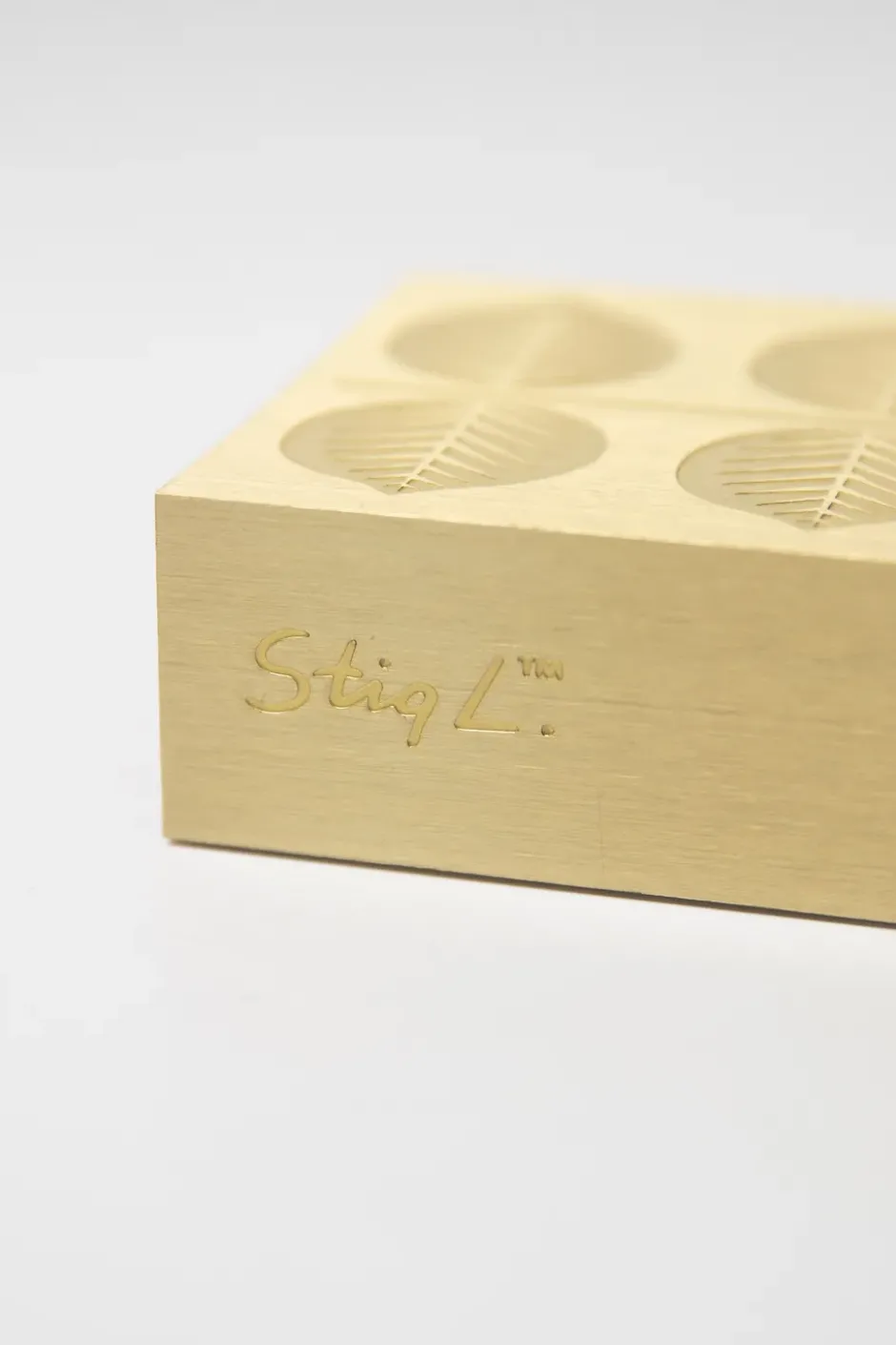Stig L Berså tändsticksfodral 6,8x12 cm, Guld