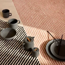 Stripes ullmatta rosa, 170x240 cm