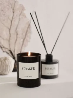 Tell Me More doftljus 48 h, Voyager